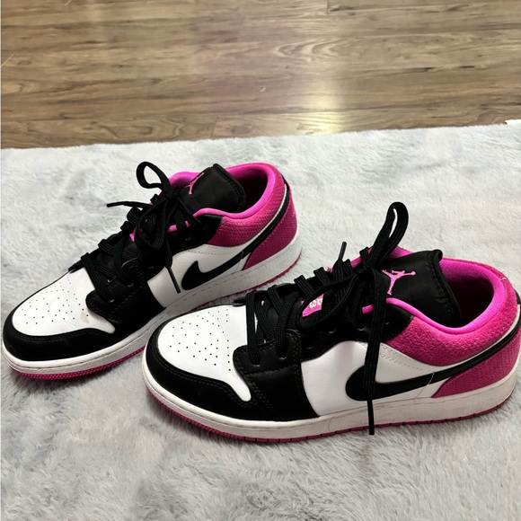 Jordan 1 low Nike shoes - Picture 2 of 7